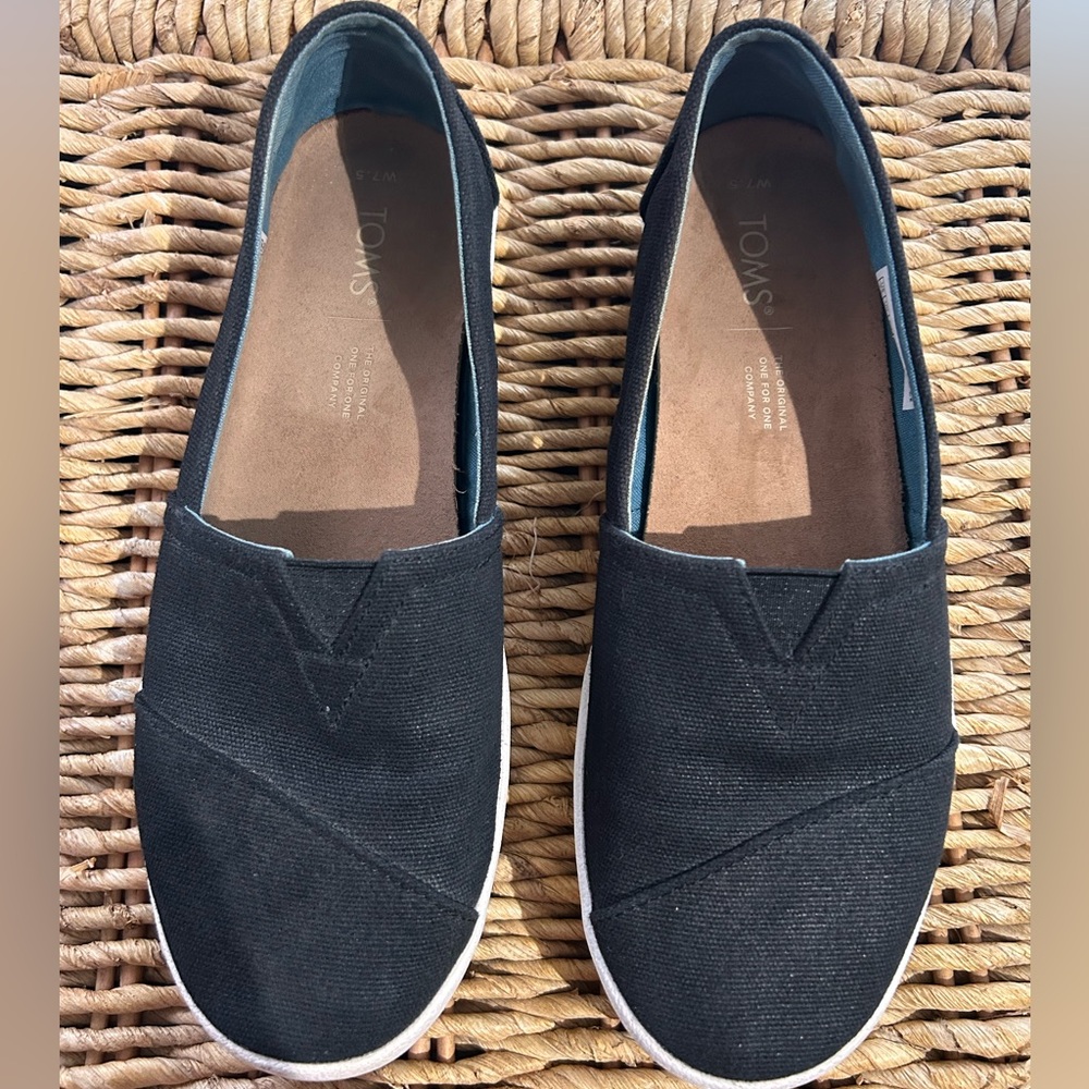 TOMS Women’s Classic Black Canvas Slip-Ons size 7.5